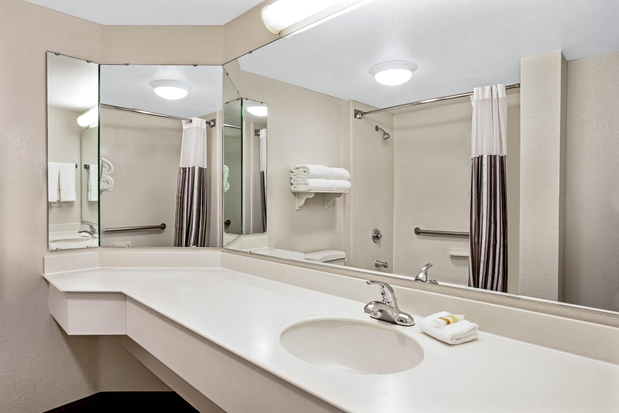 Hotel La Quinta By Wyndham Indianapolis Airport Plainfield Esterno foto