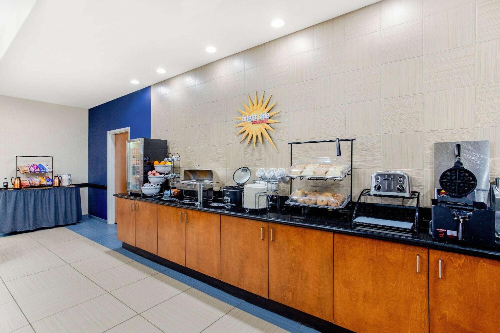Hotel La Quinta By Wyndham Indianapolis Airport Plainfield Esterno foto