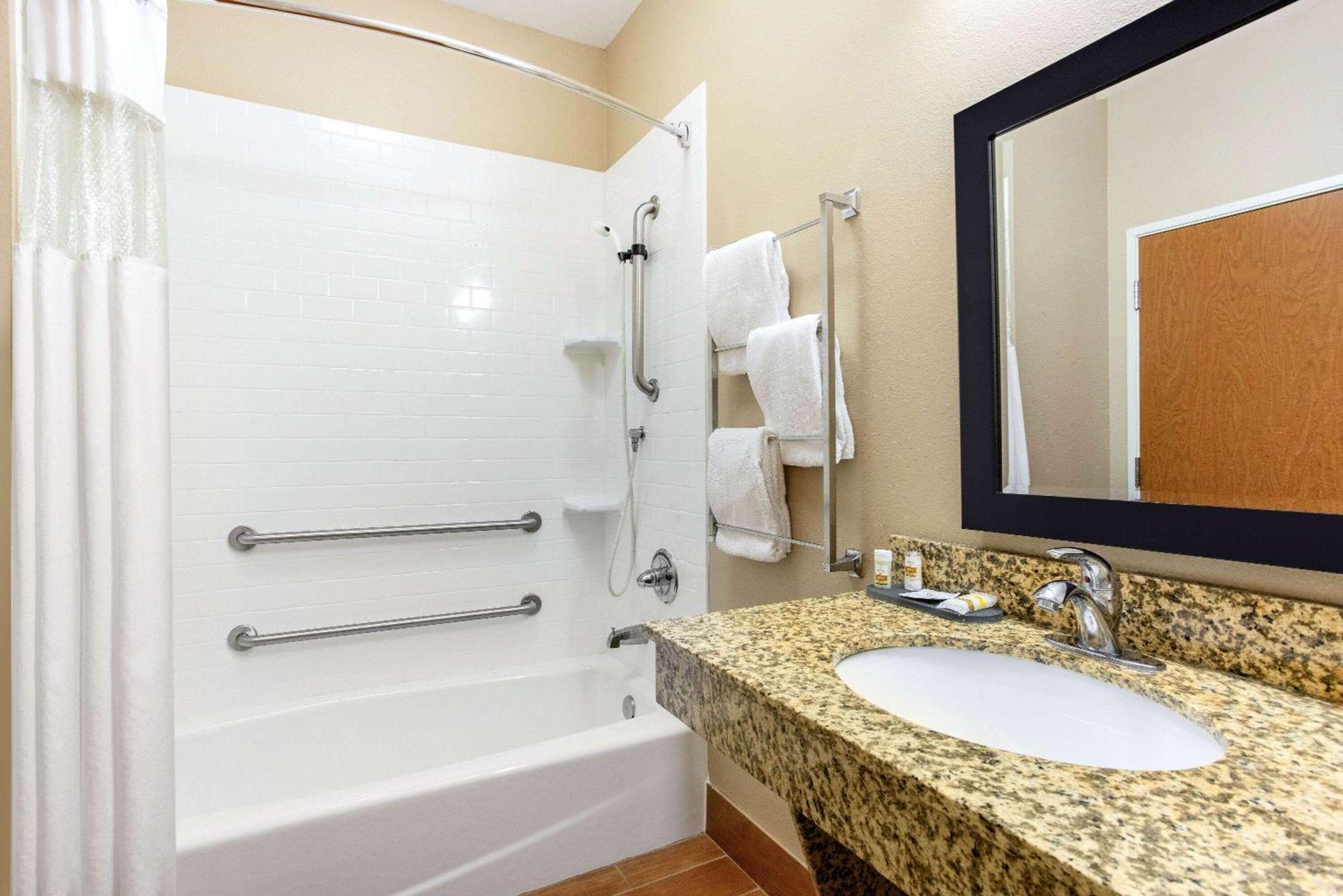 Hotel La Quinta By Wyndham Indianapolis Airport Plainfield Esterno foto